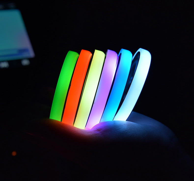 Posavasos colorido iluminado con LED y carga USB.